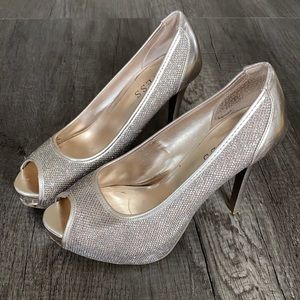 GUESS|silver glitter peep toe platform pumps
